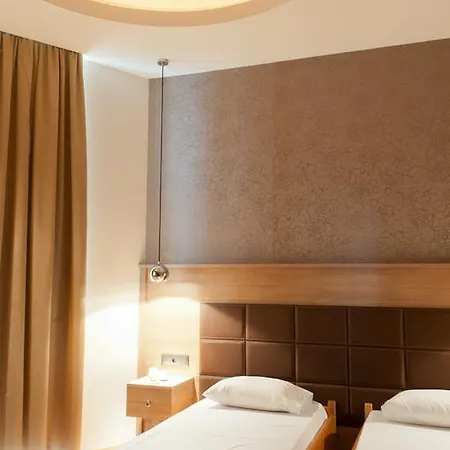 μετροπολίς Ξενοδοχείο 2*