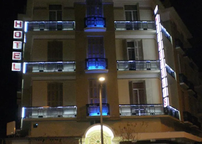 فندق Metropolis سيرس